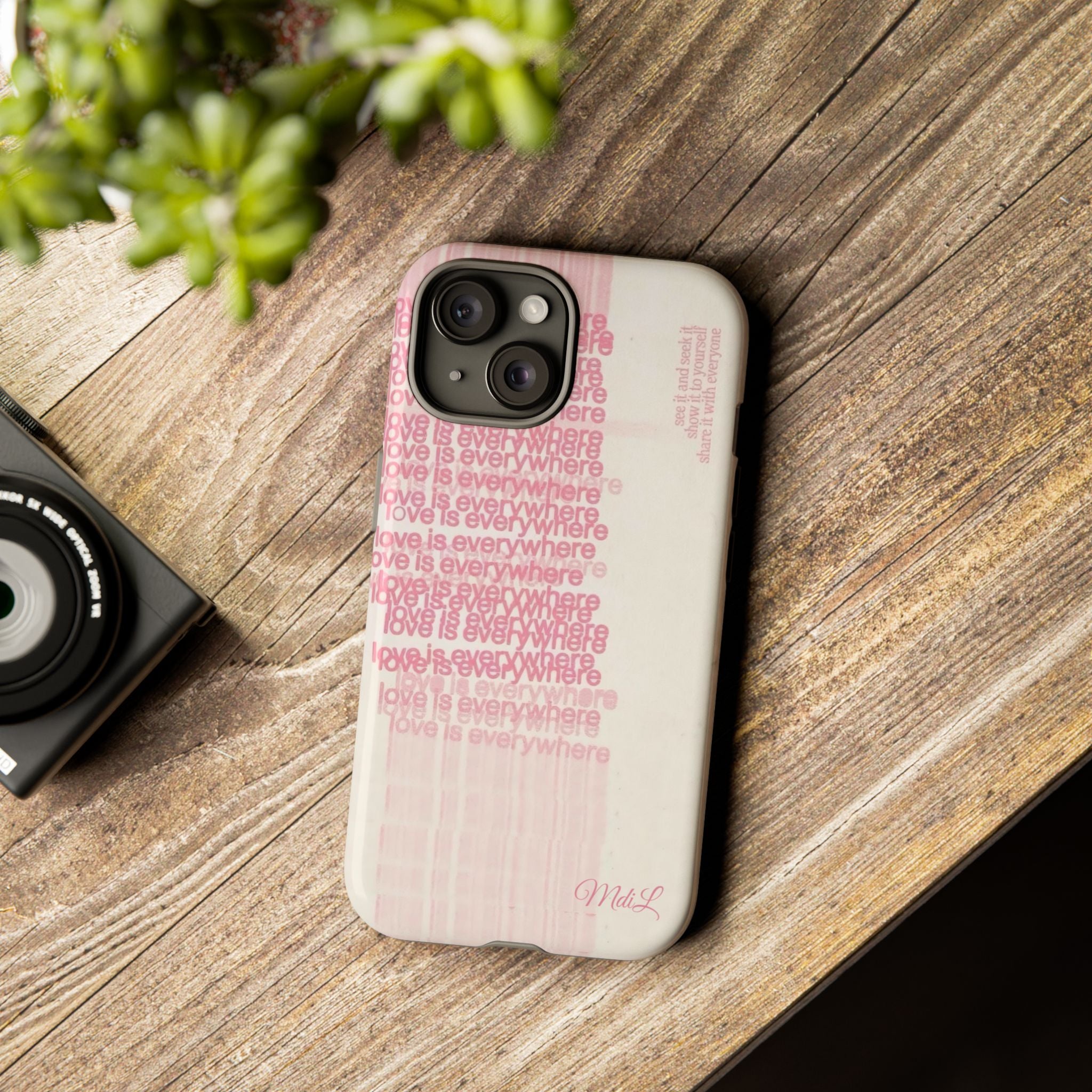 Love is Everywhere | Pink and White - Mare di Luna