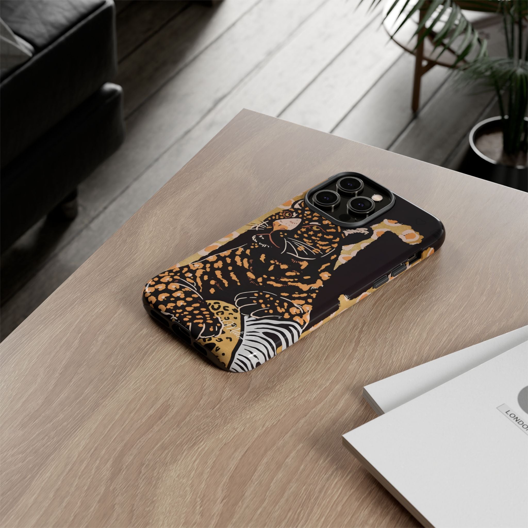 Artsy | Leopard - Mare di Luna